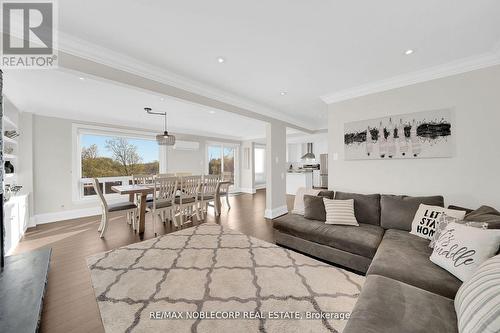 15 Old Forge Drive, King, ON - Indoor Photo Showing Living Room