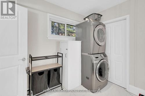 15 Old Forge Drive, King, ON - Indoor Photo Showing Laundry Room