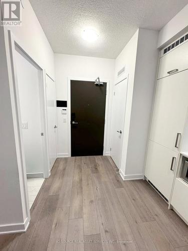 802 - 60 Honeycrisp Crescent, Vaughan, ON - Indoor Photo Showing Other Room