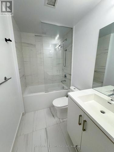 802 - 60 Honeycrisp Crescent, Vaughan, ON - Indoor Photo Showing Bathroom