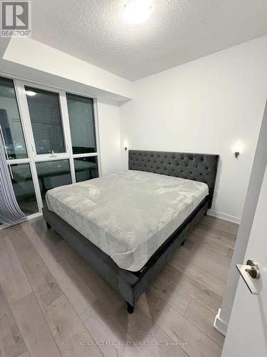 802 - 60 Honeycrisp Crescent, Vaughan, ON - Indoor Photo Showing Bedroom