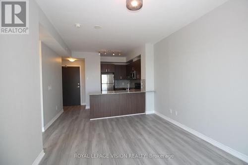 302 - 11611 Yonge Street, Richmond Hill, ON - Indoor Photo Showing Kitchen