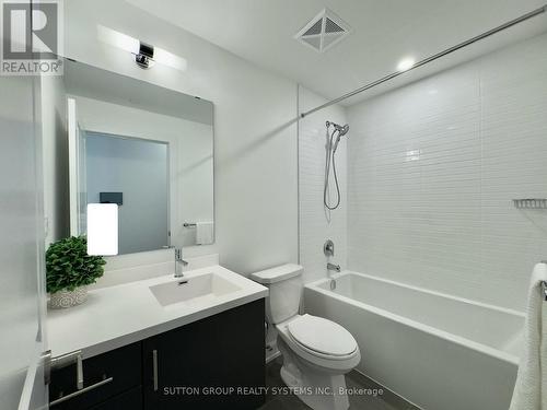 1010 - 3200 William Coltson Avenue, Oakville, ON - Indoor Photo Showing Bathroom