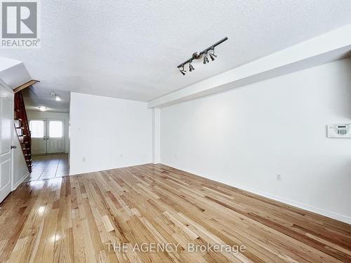 616 Candlestick Circle, Mississauga, ON - Indoor Photo Showing Other Room