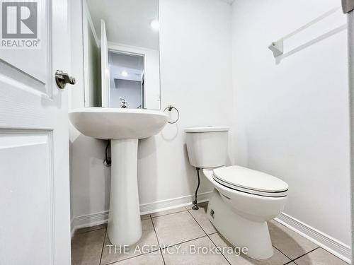 616 Candlestick Circle, Mississauga, ON - Indoor Photo Showing Bathroom