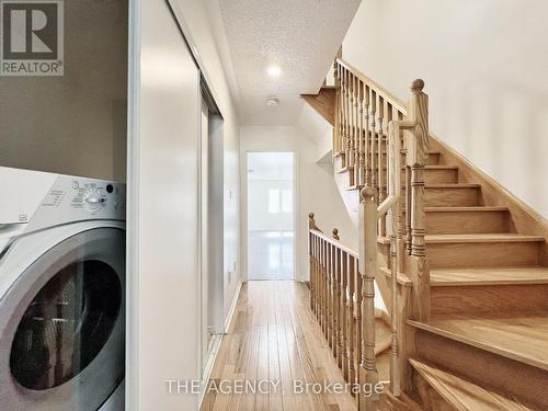 616 Candlestick Circle, Mississauga, ON - Indoor Photo Showing Laundry Room