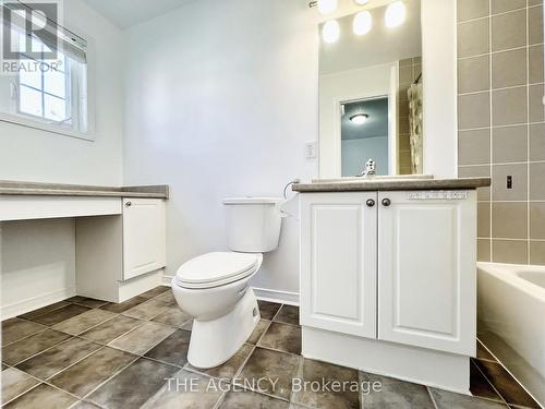 616 Candlestick Circle, Mississauga, ON - Indoor Photo Showing Bathroom