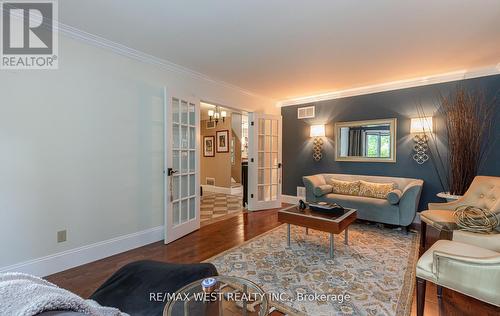 12 Axminster Road, Brampton, ON - Indoor Photo Showing Living Room