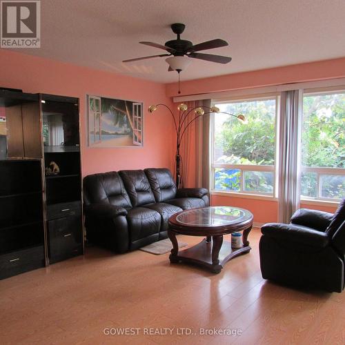 37 Clyde Road, Brampton, ON - Indoor Photo Showing Living Room