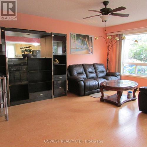 37 Clyde Road, Brampton, ON - Indoor Photo Showing Living Room