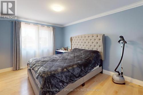 7046 Black Walnut Trail, Mississauga, ON - Indoor Photo Showing Bedroom