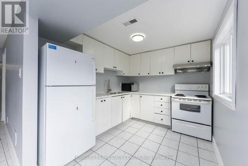 28 Olive Court, Brampton, ON - Indoor Photo Showing Kitchen