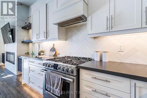 663 Oxford Street, Toronto, ON - Indoor Photo Showing Kitchen With Upgraded Kitchen