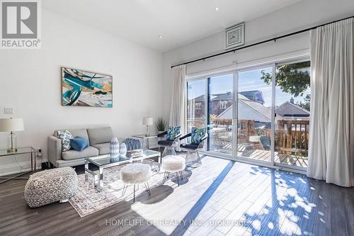 663 Oxford Street, Toronto, ON - Indoor Photo Showing Living Room