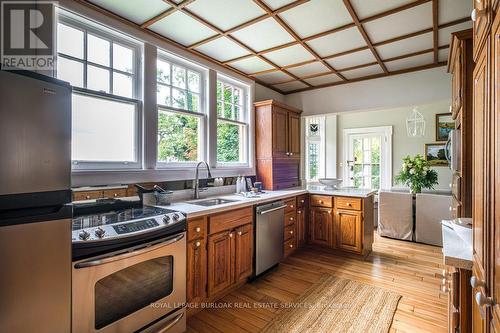 3044 Lakeshore Road, Burlington, ON - Indoor Photo Showing Kitchen