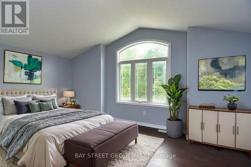 7733 Oldfield Road, Niagara Falls, ON - Indoor Photo Showing Bedroom