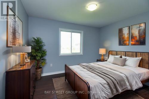 7733 Oldfield Road, Niagara Falls, ON - Indoor Photo Showing Bedroom