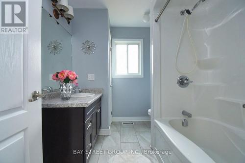 7733 Oldfield Road, Niagara Falls, ON - Indoor Photo Showing Bathroom