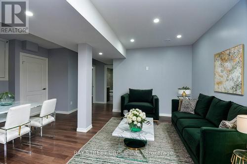 7733 Oldfield Road, Niagara Falls, ON - Indoor Photo Showing Living Room