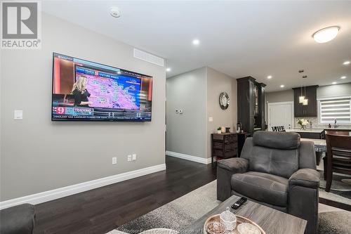 2332 Meldrum, Windsor, ON - Indoor Photo Showing Living Room