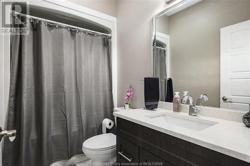 2332 Meldrum, Windsor, ON - Indoor Photo Showing Bathroom