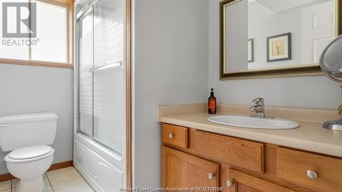 671 Eugenie, Windsor, ON - Indoor Photo Showing Bathroom