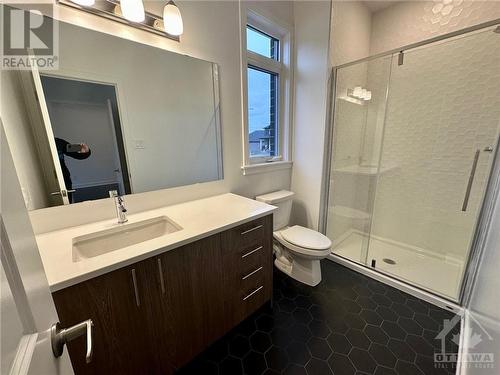 Primary ensuite bath - 563 Knotridge Street, Ottawa, ON - Indoor Photo Showing Bathroom