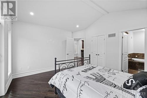 941 Scala Avenue, Ottawa, ON - Indoor Photo Showing Bedroom