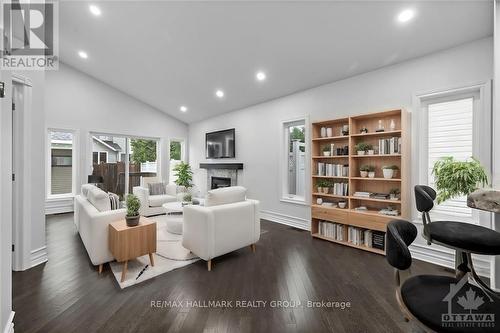 941 Scala Avenue, Ottawa, ON - Indoor Photo Showing Living Room