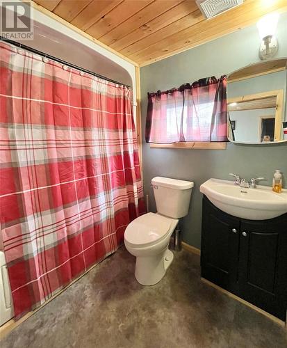 1 Tacks Beach Road, Arnolds Cove, NL - Indoor Photo Showing Bathroom