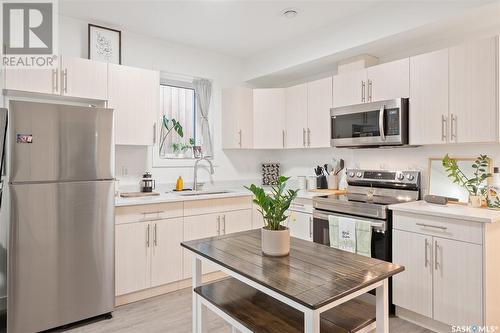 222 Mcarthur Crescent, Saskatoon, SK - Indoor Photo Showing Kitchen With Stainless Steel Kitchen