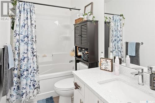 222 Mcarthur Crescent, Saskatoon, SK - Indoor Photo Showing Bathroom