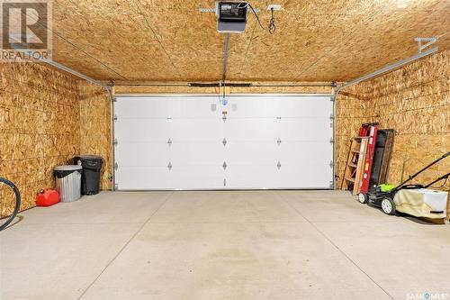 222 Mcarthur Crescent, Saskatoon, SK - Indoor Photo Showing Garage