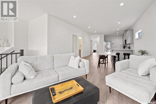 222 Mcarthur Crescent, Saskatoon, SK - Indoor Photo Showing Living Room