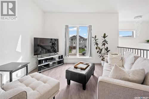 222 Mcarthur Crescent, Saskatoon, SK - Indoor Photo Showing Living Room