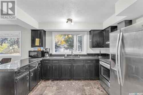 1817 Madden Avenue, Saskatoon, SK - Indoor Photo Showing Kitchen With Double Sink