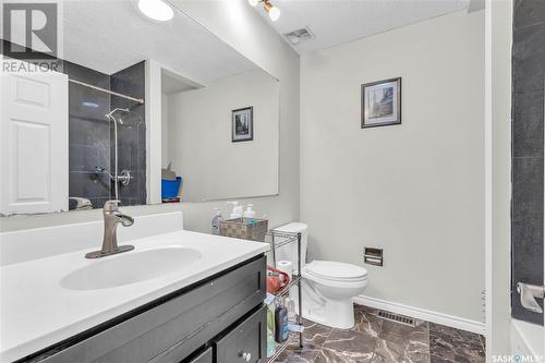 1817 Madden Avenue, Saskatoon, SK - Indoor Photo Showing Bathroom