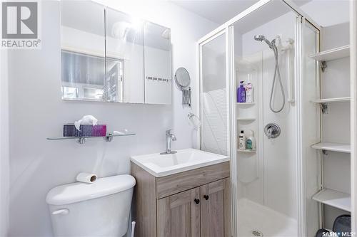 1817 Madden Avenue, Saskatoon, SK - Indoor Photo Showing Bathroom