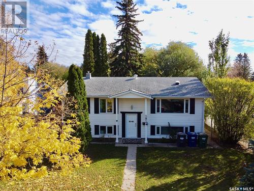 1817 Madden Avenue, Saskatoon, SK - Outdoor With Facade