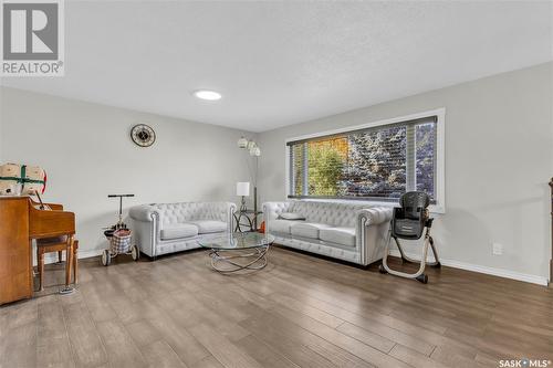 1817 Madden Avenue, Saskatoon, SK - Indoor Photo Showing Living Room