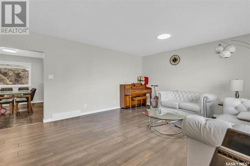 1817 Madden Avenue, Saskatoon, SK - Indoor Photo Showing Living Room