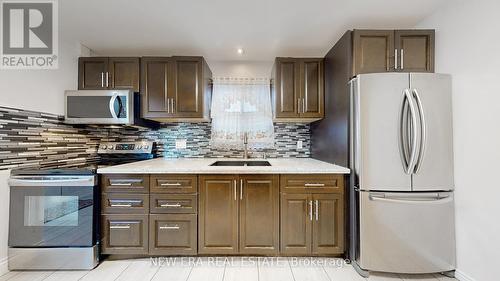 1 Fairbourne Crescent, Toronto, ON - Indoor Photo Showing Kitchen