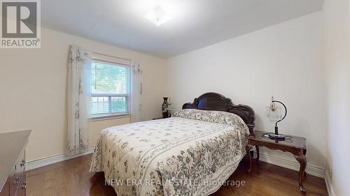 1 Fairbourne Crescent, Toronto, ON - Indoor Photo Showing Bedroom