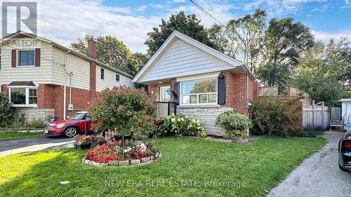 1 Fairbourne Crescent, Toronto, ON - Outdoor