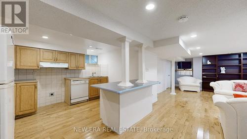 1 Fairbourne Crescent, Toronto, ON - Indoor Photo Showing Kitchen