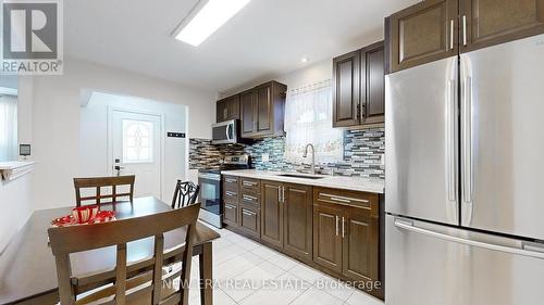 1 Fairbourne Crescent, Toronto, ON - Indoor Photo Showing Kitchen