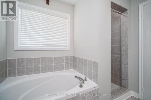 44 Wildberry Crescent, Vaughan, ON - Indoor Photo Showing Bathroom