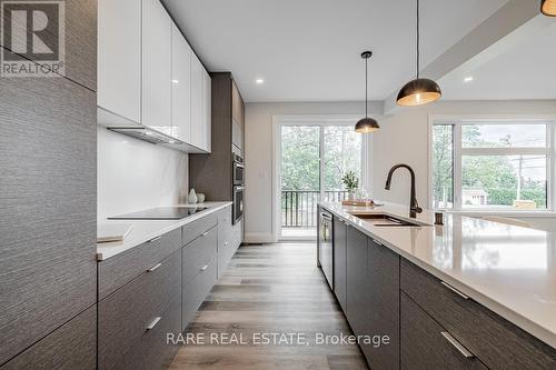 1411 Maple Way, Innisfil, ON - Indoor Photo Showing Kitchen With Upgraded Kitchen