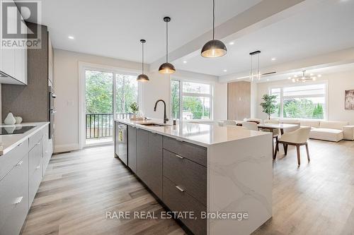 1411 Maple Way, Innisfil, ON - Indoor Photo Showing Kitchen With Upgraded Kitchen