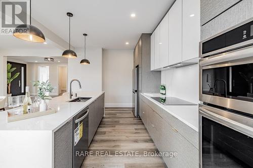 1411 Maple Way, Innisfil, ON - Indoor Photo Showing Kitchen With Upgraded Kitchen